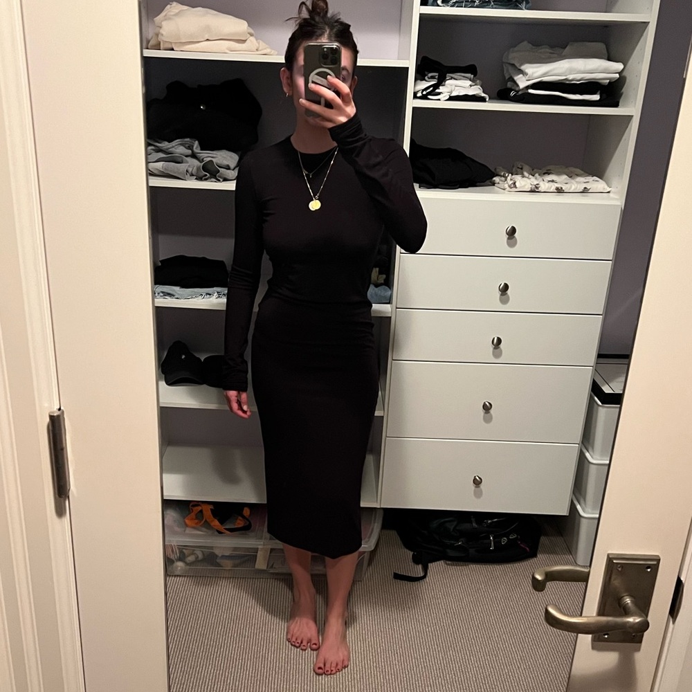 Black bodycon dress